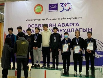 Политехник Коллежийн Бетон-Арматур мэргэжлийн 2-р курсын  оюутан Э.Бямба-Очир 
