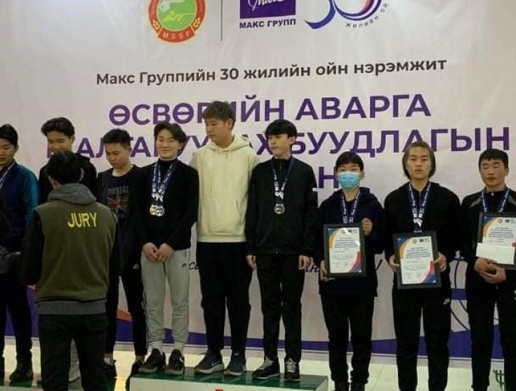 Политехник Коллежийн Бетон-Арматур мэргэжлийн 2-р курсын  оюутан Э.Бямба-Очир 
