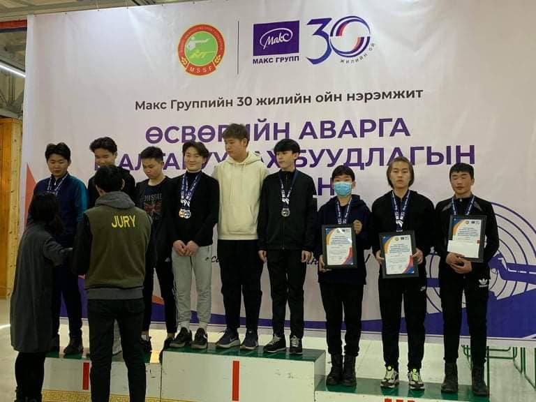 Политехник Коллежийн Бетон-Арматур мэргэжлийн 2-р курсын  оюутан Э.Бямба-Очир 
